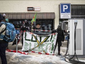 Dünya Ekonomik Forumu, Davos’ta Protesto Edildi