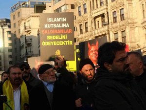 Fransız Karikatür Dergisi İ̇stanbul’da Protesto Edildi