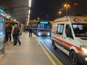 Sefaköy Metrobüs Durağında Metrobüsün Altında Kalan Bir Kişi Hayatını Kaybetti