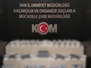 Van’da Kaçak Cep Telefonu Ve Sigara Ele Geçirildi