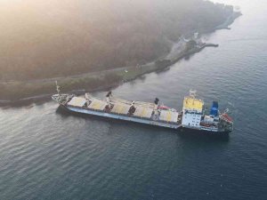 Beykoz’da Karaya Oturan Yük Gemisi Havadan Görüntülendi