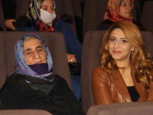 90 Yaşında İlk Kez Avm Ve Sinemaya Gitti, O Anlar Tebessüm Ettirdi