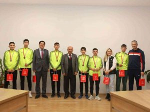 Kütahya’dan İki Okul Takımı Kros Türkiye Şampiyonası’na Katılma Hakkı Kazandı