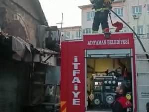 İ̇ş Yerinde Çıkan Yangın Korkuttu