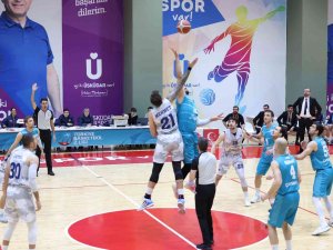 Çayırova Belediyesi İlk Yarıyı Lider Bitirdi