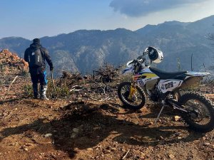 Marmaris’in Zirvelerine Motosikletleri İle Çıkıp Fidan Diktiler