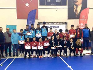 Badminton Grup Müsabakalarında Finale Yükselen Takımlar Belli Oldu