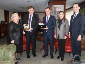 Büyükçekmeceli Kadınlar Zübeyde Hanım’ı Mezarı Başında Andı