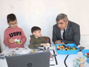 Öğrenciler Kendin Yap Atölyelerinde Kendilerini Geliştiriyor