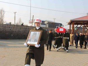 Kıbrıs Gazisi Resul Timur’un Cenazesi Toprağa Verildi