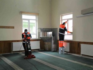 Melikgazi’nin Camileri Son Teknolojik Araçlarla Temizleniyor