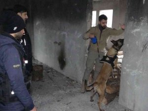 Polislerden Metruk Binalara Baskın