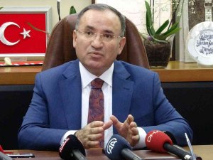 Bakan Bozdağ’dan 6’lı Masa Eleştirisi: "Türkiye’ye Eli, Ayağı Bağlı Kukla Bir Cumhurbaşkanı Vaat Ediyorlar”