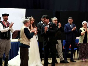 Adü’de ’Kasabanın Alileri’ Seyirciyle Buluştu