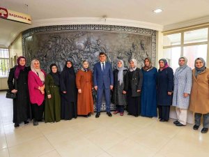 Fadıloğlu, Yetim Annelerini Makamında Ağırladı