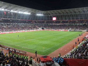 Sivassporlu Taraftarlardan Stadyum Tepkisi!