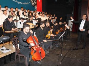 Kahta’daki Öğretmenler Korosu İzleyicisinden Tam Not Aldı