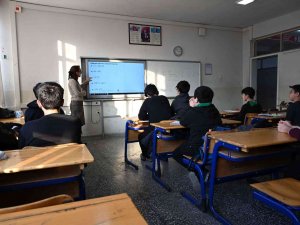 Eğitime Devam Edemeyen Öğrenciler Tekrar Okullarına Kavuşuyor