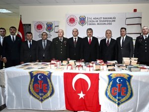 Osmaniye Protokolünden Kitap Bağışı