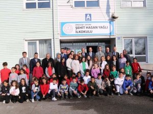 Özer’den Minik Yazarlara Teşekkür Belgesi