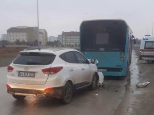 Cip İle Otobüs Çarpıştı: 2 Yaralı