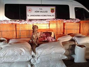 Ağrı’da Bir Minibüste Gümrük Kaçağı Malzemeler Ele Geçirildi