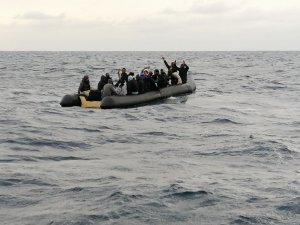 Yunan Unsurlarınca Ölüme Terk Edilen 33 Kaçak Göçmen Kurtarıldı