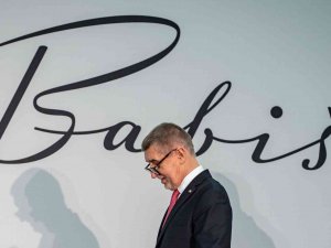 Çekya’da Seçim Bağışı Yoluyla Eski Başbakan Babis’e Tepki: ”Bu Paralarla Kendine Bir Omurga Al Çünkü Omurgasızsın”