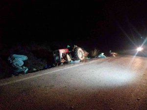 İ̇zmir’de Yoldan Çıkan Traktör Devrildi, 1 Kişi Hayatını Kaybetti