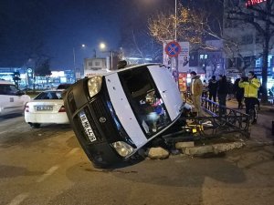 Bursa’da Hafif Ticarî Araç Yan Yattı