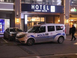 Avm’nin Otel Odasında Ölü Bulundu, Ekipler Harekete Geçti