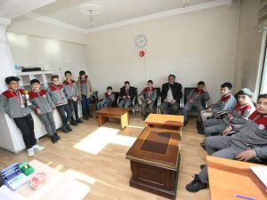 Kaymakam Nasır Sporcu Öğrencileri Kabul Etti