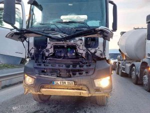 Beton Mikseri Minibüse Çarptı: 1’i Ağır 5 Yaralı
