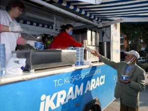 Kuşadası Belediyesi’nden İçleri Isıtan İkram