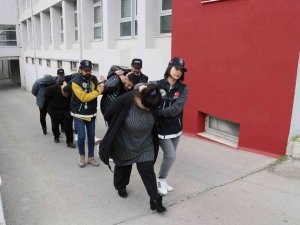 Çocukları Da Alet Ettiler, Kilolarca Esrarı Taşırken Yakalandılar