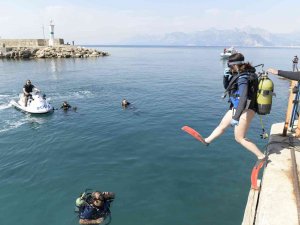 10 Kişilik Gönüllü Dalgıç Ekibi Hayalet Ağları Temizleyecek