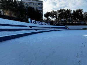 Gece Etkili Olan Kar Yağışı Erzurum’u Beyaza Bürüdü