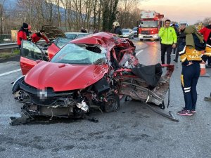 Otoyolda Feci Kaza, Tır Karşı Şeride Geçti: 1 Ölü, 1 Yaralı