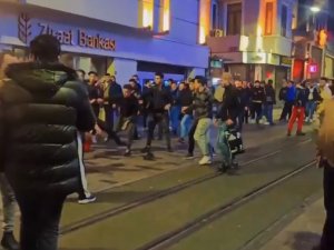 İ̇stanbul’da Tekme, Yumruk, Sopa Ve Fırçalı Kavgalar Kamerada
