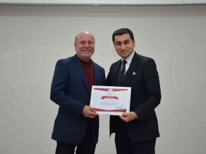 Müdür Dr. Damkacı’dan İki Sağlık Görevlisine Teşekkür Belgesi Verdi