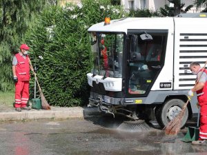 Bayraklı’da Yüzlerce Ton Evsel Atık Toplanıyor