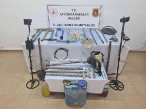 Kaçak Kazı Yaparken Jandarmaya Yakalandılar