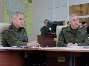 Rusya Savunma Bakanı Şoygu’dan Ukrayna’daki Birlik Komutanlarına Ziyaret