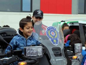 Sinop’ta Çocuklara Polislik Mesleği Tanıtılıyor