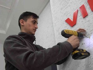 Okulu Bırakan Gençler Hem Meslek Hem Diploma Sahibi Oluyor