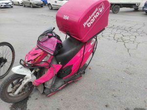 Zincirleme Kazada Motosiklet İkiye Bölündü