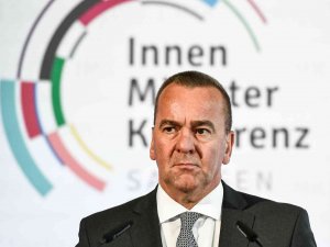 Almanya’da 2013’ten Beri İlk Erkek Savunma Bakanı