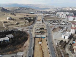 43 İlin Geçiş Güzergahında Trafik Problemi Çözülüyor: İ̇nşaatı Bu Yıl Tamamlanıyor