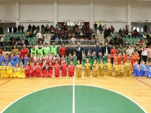 Anaokulu Öğrencilerinin Heyecan Dolu Salon Hokeyi Turnuvası
