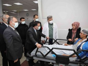 Vali Çiçek’ten Otobüs Kazasında Yaralanan Vatandaşlara Ziyaret